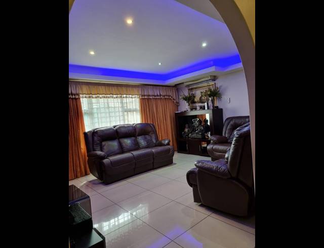 6 BEDROOM HOUSE FOR SALE IN ARBORETUM